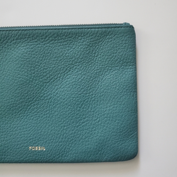 Fossil Teal Pebbled Leather Wristlet - Picture 4 of 15